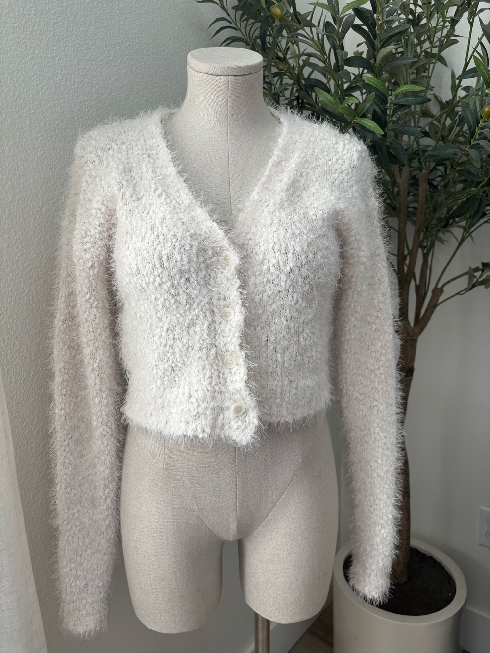 Zara Soft Textured Ivory V-Neck Button Cropped Sweater